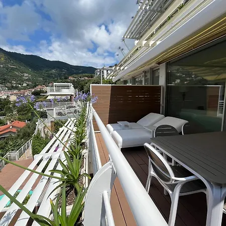 A House With A View * Alassio