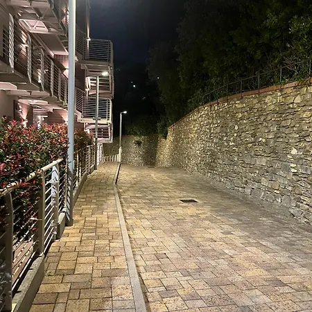 A House With A View דירה