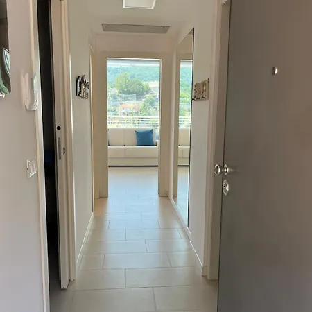 A House With A View דירה