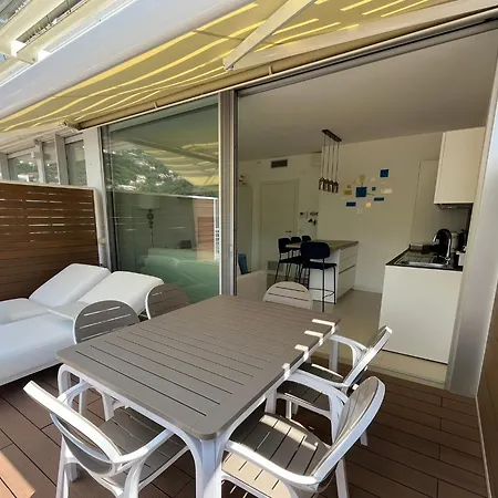 아파트 A House With A View 알라시오